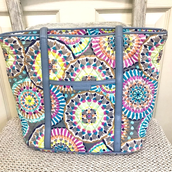 Vera Bradley Handbags - Vera Bradley Tote Sunny Medallion